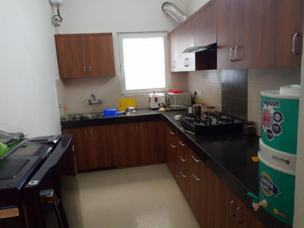 Serene Villa Homestay - Большая Нойда Экстерьер фото