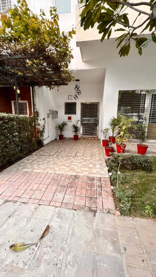 Serene Villa Homestay - Большая Нойда Экстерьер фото